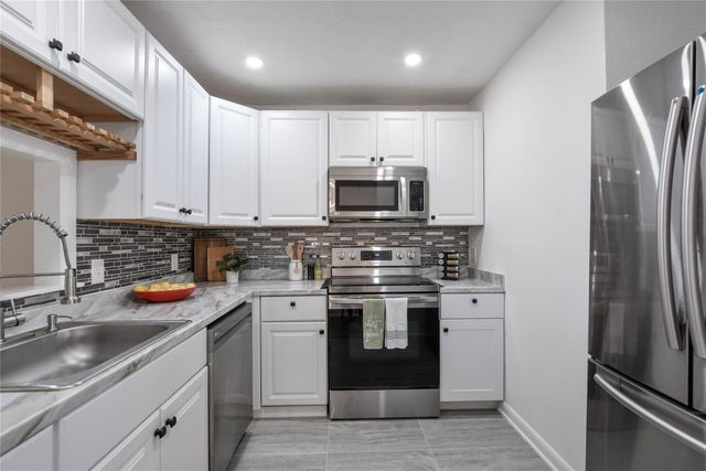 18801 Hogan CIR 2, Lago Vista, TX 78645