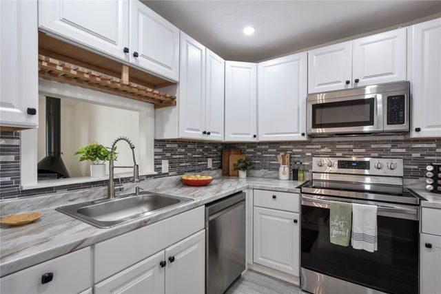 18801 Hogan CIR 2, Lago Vista, TX 78645