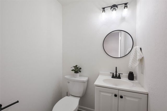 18801 Hogan CIR 2, Lago Vista, TX 78645