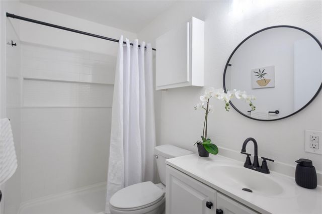 18801 Hogan CIR 2, Lago Vista, TX 78645