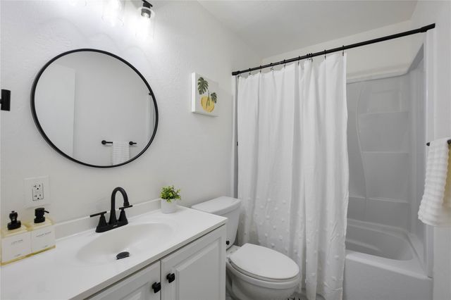 18801 Hogan CIR 2, Lago Vista, TX 78645
