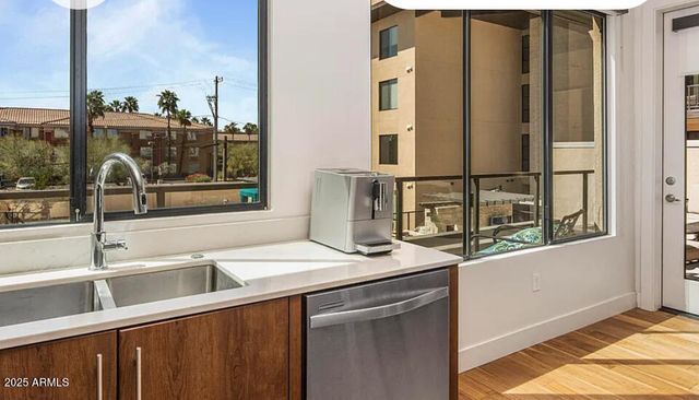 7300 E EARLL Drive 2001, Scottsdale, AZ 85251