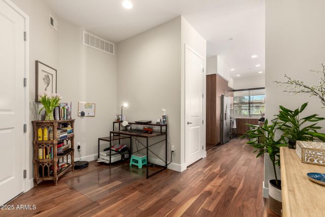 7300 E EARLL Drive 2001, Scottsdale, AZ 85251