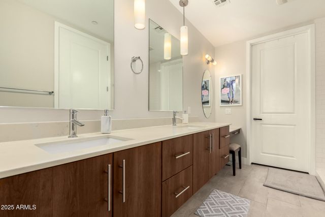 7300 E EARLL Drive 2001, Scottsdale, AZ 85251