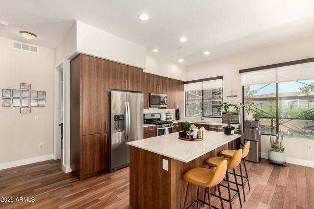 7300 E EARLL Drive 2001, Scottsdale, AZ 85251