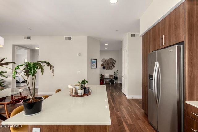 7300 E EARLL Drive 2001, Scottsdale, AZ 85251