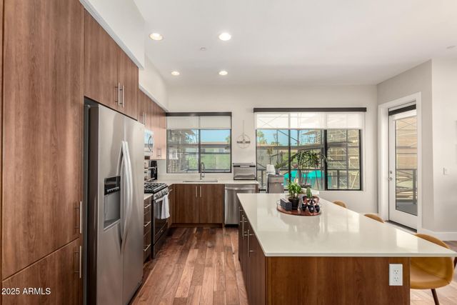 7300 E EARLL Drive 2001, Scottsdale, AZ 85251