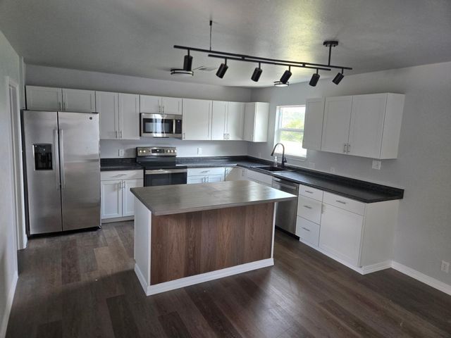 22101 Four Hundred Ave, Spicewood, TX 78669