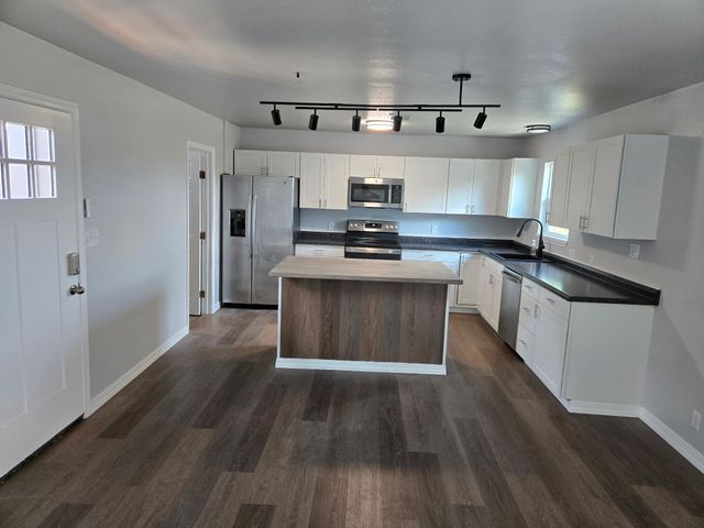 22101 Four Hundred Ave, Spicewood, TX 78669