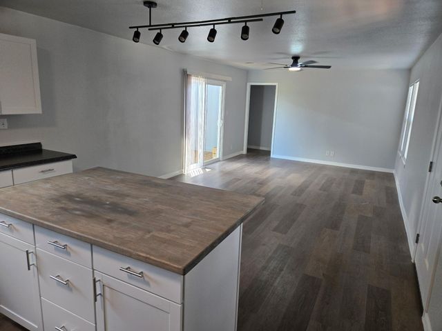 22101 Four Hundred Ave, Spicewood, TX 78669