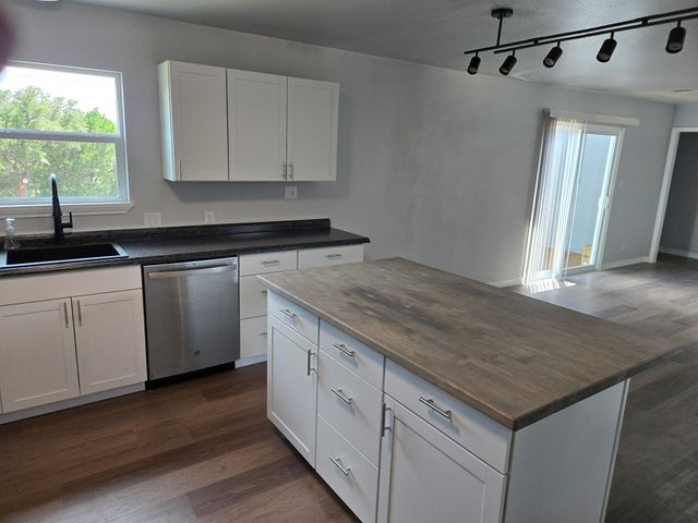 22101 Four Hundred Ave, Spicewood, TX 78669