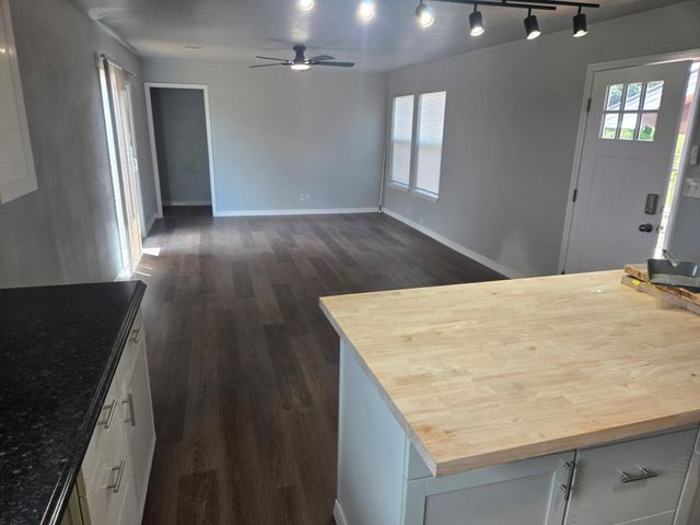 22101 Four Hundred Ave, Spicewood, TX 78669