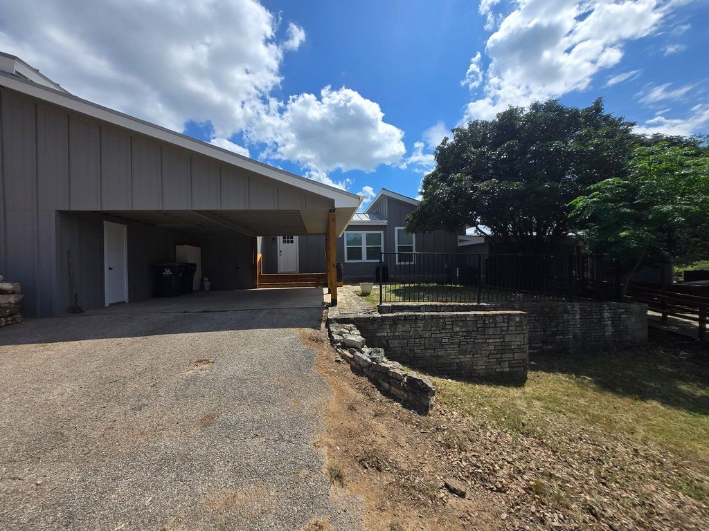 22101 Four Hundred Ave, Spicewood, TX 78669