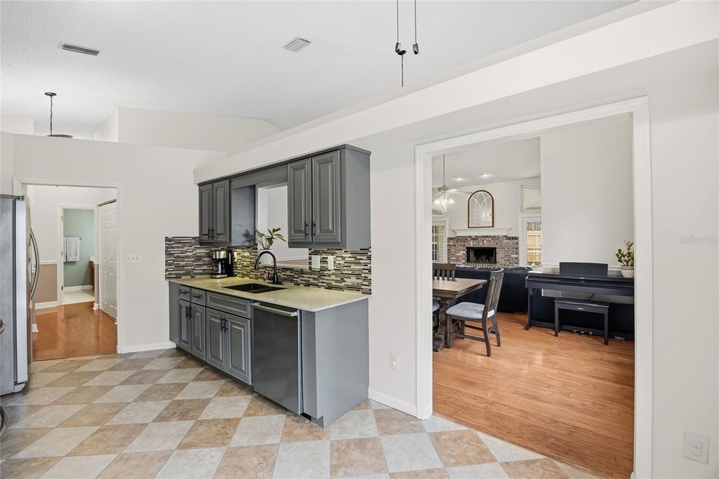 Image 18 of property listing at 3570 DEER RUN S, Palm Harbor, FL 34684