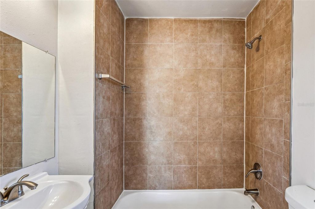 Image 11 of property listing at 1429 SPRING LANE, Clearwater, FL 33755