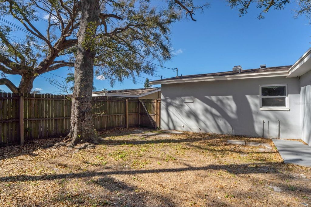 Image 22 of property listing at 1429 SPRING LANE, Clearwater, FL 33755