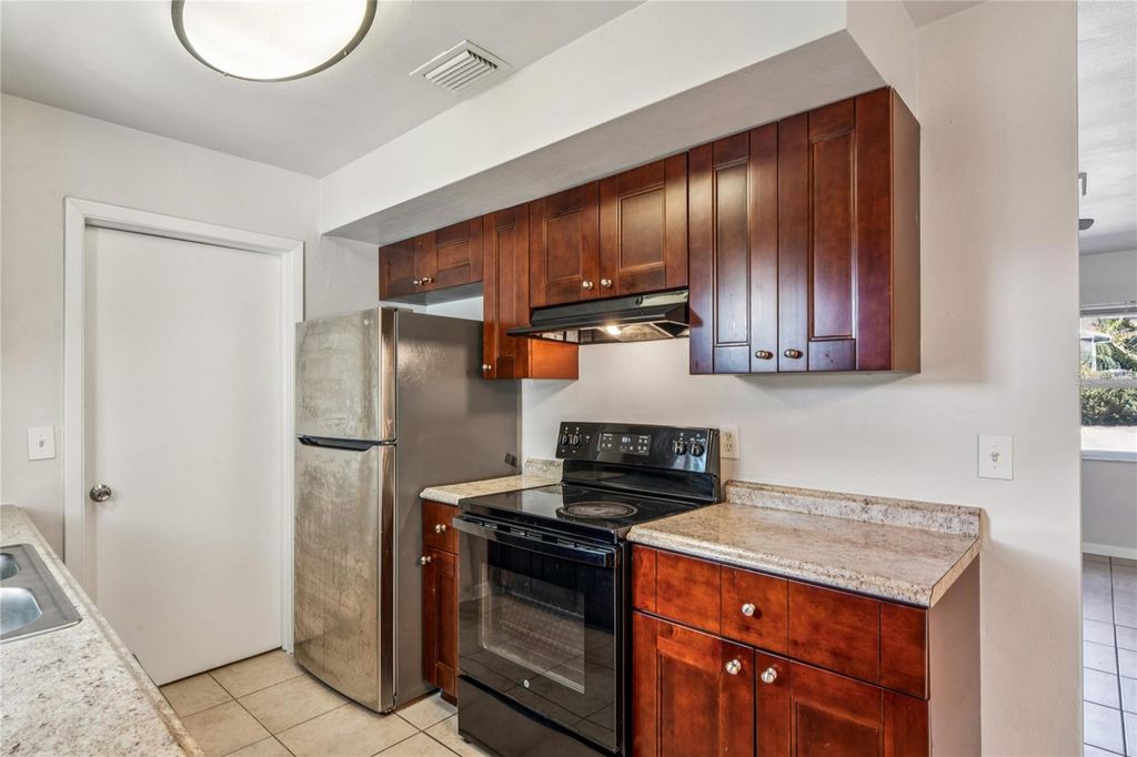 Image 6 of property listing at 1429 SPRING LANE, Clearwater, FL 33755