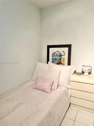 5005 Collins Ave 518, Miami Beach, FL 33140