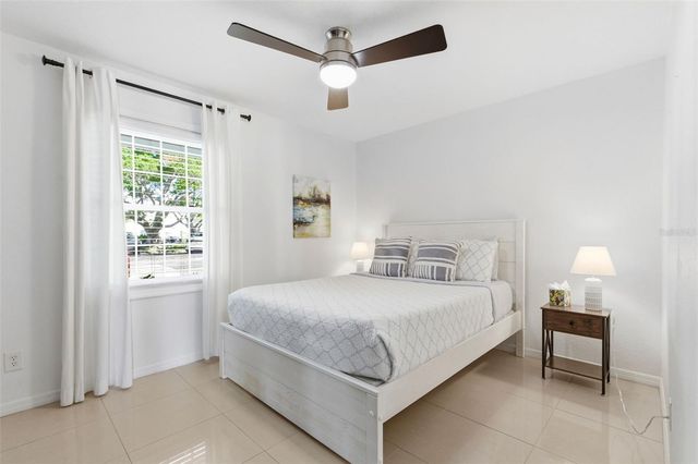 5280 COQUINA KEY DRIVE SE A furnished seasonal, St Petersburg, FL 33705