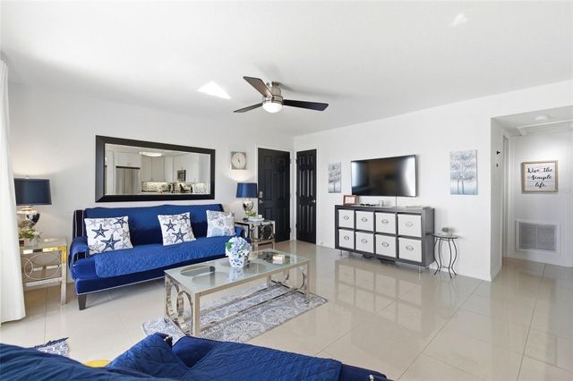 5280 COQUINA KEY DRIVE SE A furnished seasonal, St Petersburg, FL 33705