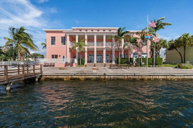 5280 COQUINA KEY DRIVE SE A furnished seasonal, St Petersburg, FL 33705