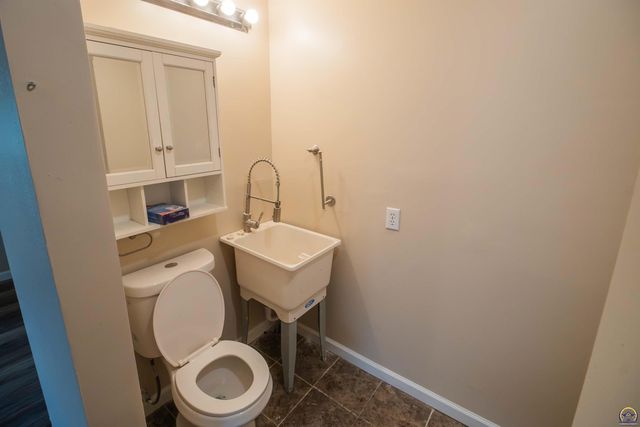 4008 SW 28th ST, Topeka, KS 66614