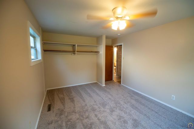 4008 SW 28th ST, Topeka, KS 66614