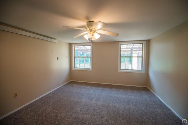 4008 SW 28th ST, Topeka, KS 66614