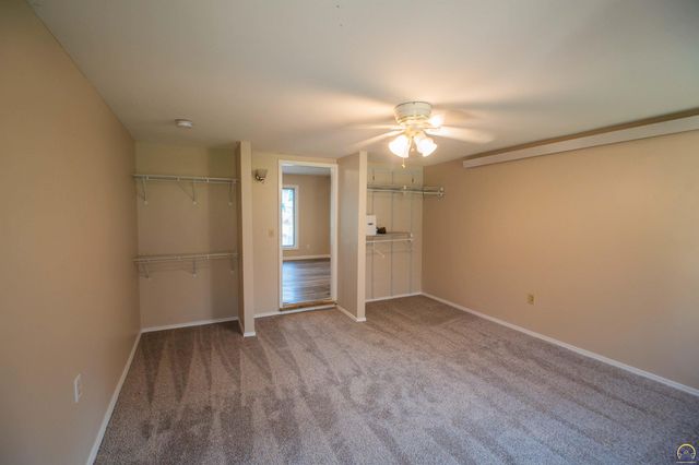 4008 SW 28th ST, Topeka, KS 66614