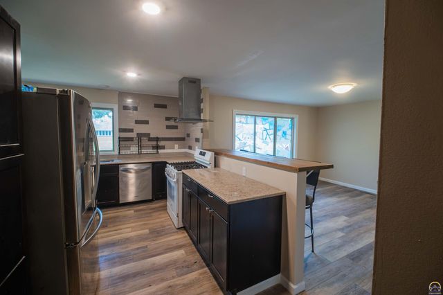 4008 SW 28th ST, Topeka, KS 66614