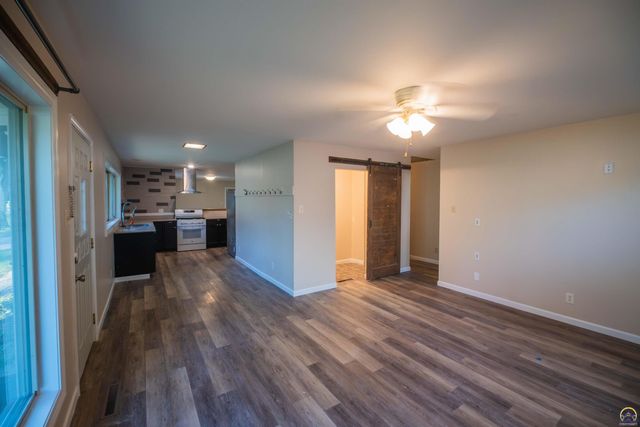 4008 SW 28th ST, Topeka, KS 66614