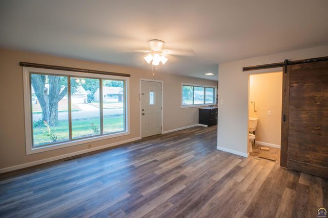 4008 SW 28th ST, Topeka, KS 66614