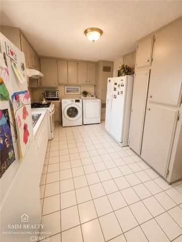 22113 22115 Seine Avenue, Hawaiian Gardens, CA 90716