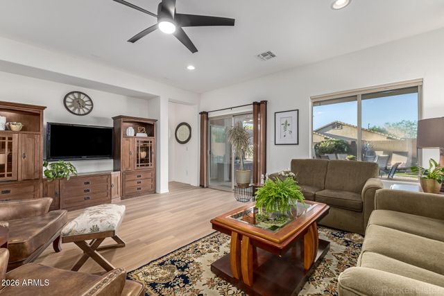 1064 W DESERT GLEN Drive, San Tan Valley, AZ 85143