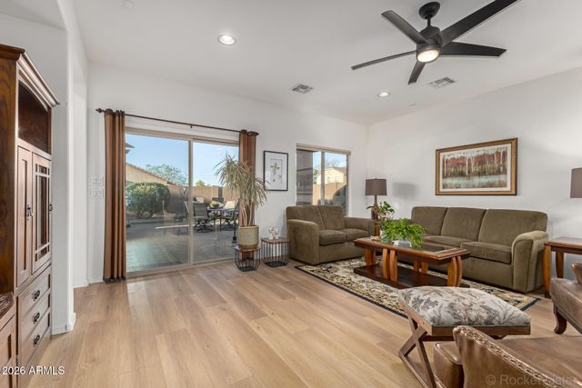 1064 W DESERT GLEN Drive, San Tan Valley, AZ 85143