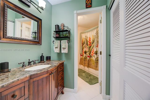 8987 W Sunrise Blvd, Plantation, FL 33322