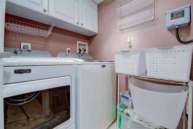 8987 W Sunrise Blvd, Plantation, FL 33322