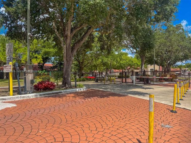 8987 W Sunrise Blvd, Plantation, FL 33322