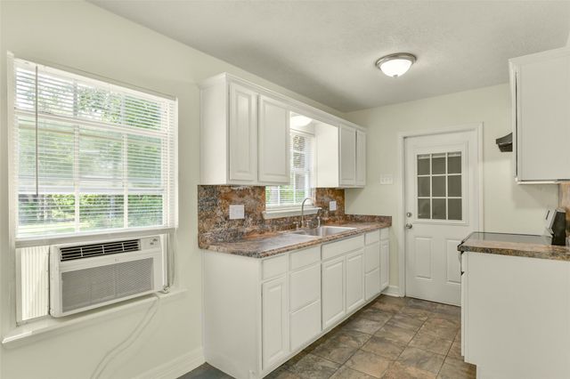 1114 Valerie Avenue, Pasadena, TX 77502