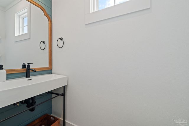 140 S I St, Pensacola, FL 32502