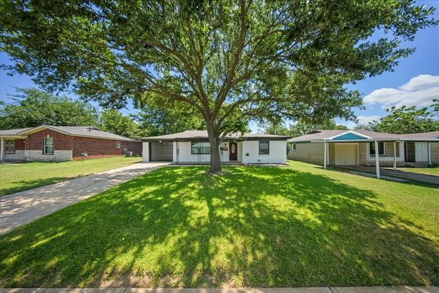 3904 Caddo Trail, Lake Worth, TX 76135