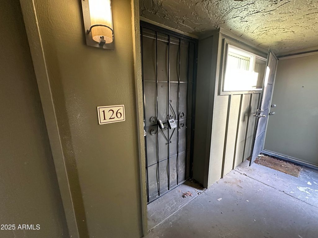 1701 W TUCKEY Lane 126, Phoenix, AZ 85015