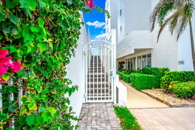 3581 S Ocean Boulevard 3B, South Palm Beach, FL 33480