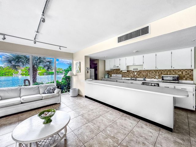 3581 S Ocean Boulevard 3B, South Palm Beach, FL 33480