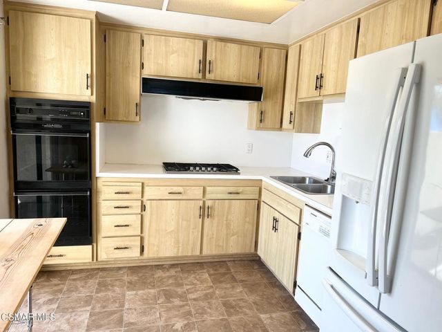 198 San Vincente Circle, Newbury Park, CA 91320