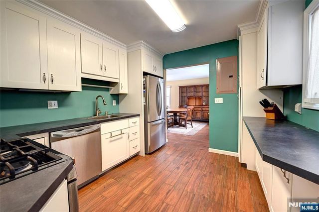 2 Marvin Road, Pequannock Township, NJ 07444