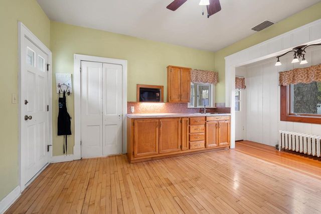 839 S JACKSON STREET, Green Bay, WI 54301
