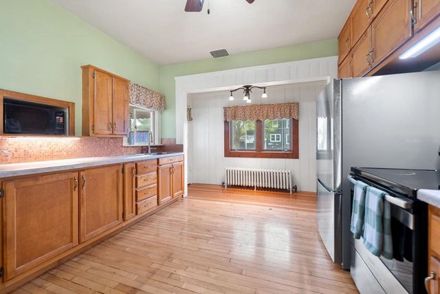 839 S JACKSON STREET, Green Bay, WI 54301
