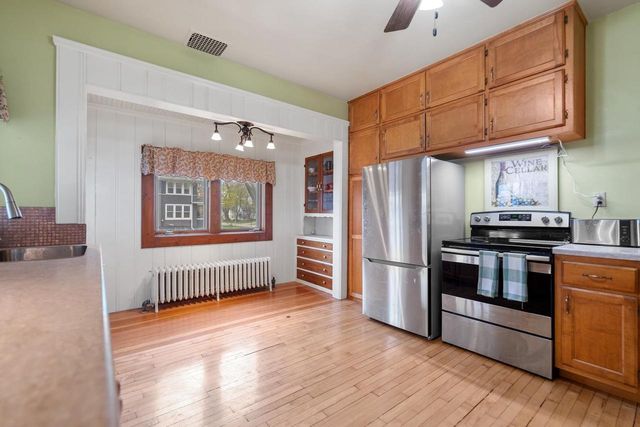 839 S JACKSON STREET, Green Bay, WI 54301