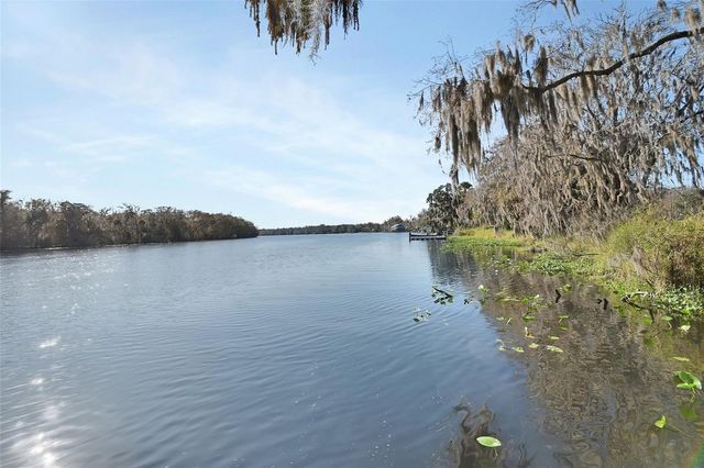 55512 FRONT STREET, Astor, FL 32102